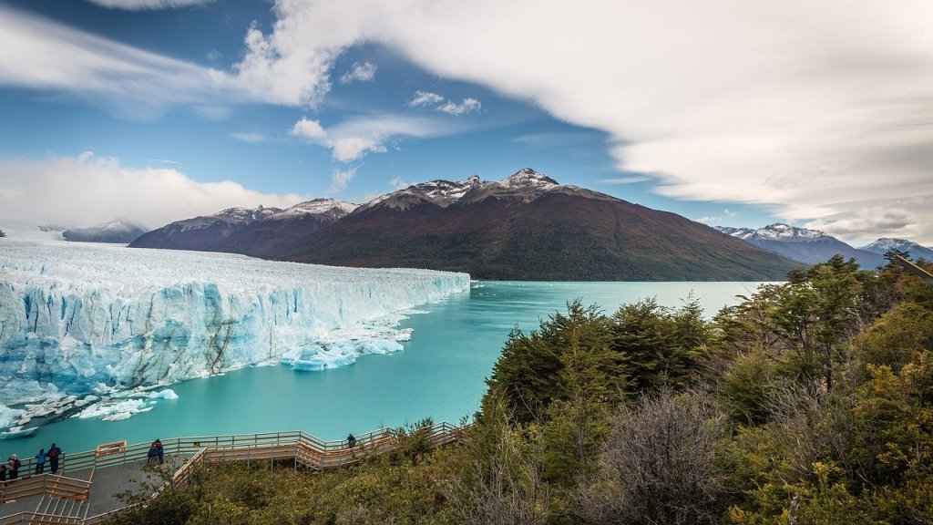 Vista del glaciar Perito Moreno desde las plataformas para turistas